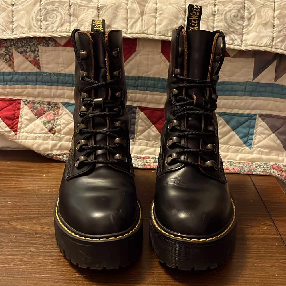 Dr. Marten Leona Size 7 EU 38